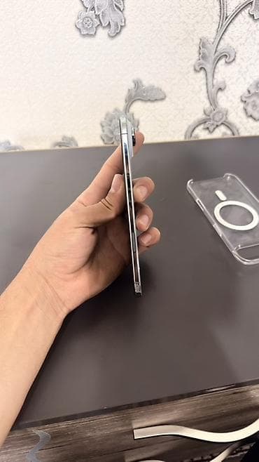 IPhone Air, Б/у, 256 ГБ, White Titanium, Чехол, 100 % — 3