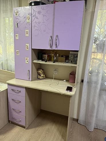 Кухонные гарнитуры: Стол-парта для учеников.Имеется подсветка.размеры стола длина — 1