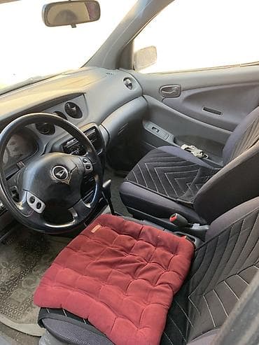 65 style: Продаётся компактный 5‑дверный хэтчбек серебристого цвета. Основные — 2