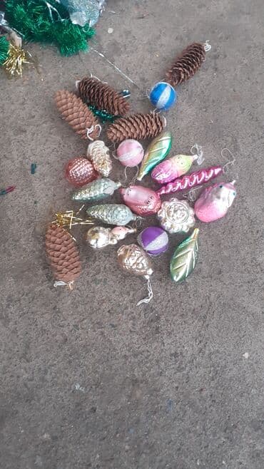 голубые ель: Искусственная ёлка разборный . Высота 1.5 метра . С игрушками — 5