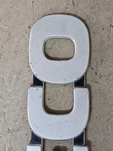 чехол на минивен: Эмблема Iveco, алюминий. Высота: 8см Длинна: 39см — 6