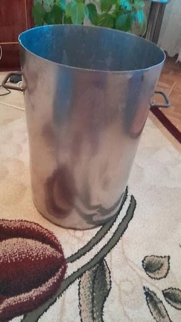 Продаю бу нержавеющую емкость на 20 литров цена 1000 сом . Разумные