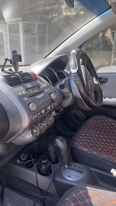 Продажа авто: Honda Fit: 2003 г., 1.3 л, Автомат, Бензин, Хэтчбэк — 7
