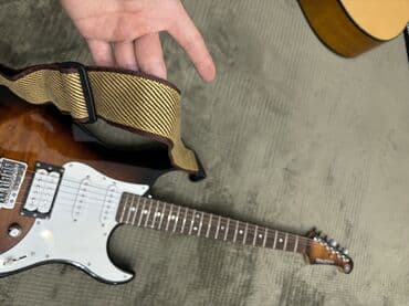 стоимость барабанной установки: Yamaha Pacifica 212 vqm, покупал в официальном магазине Ямаха весь — 8