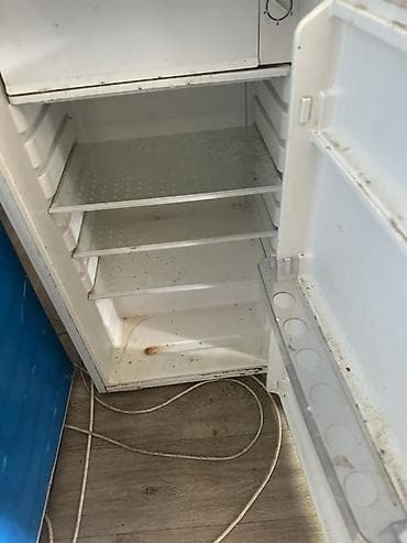 малинкий холодильник: Компактный однокамерный холодильник с морозильным отделением — 2