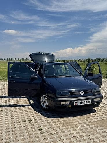 Volkswagen Golf: 1993 г., 1.8 л, Механика, Бензин, Хэтчбэк