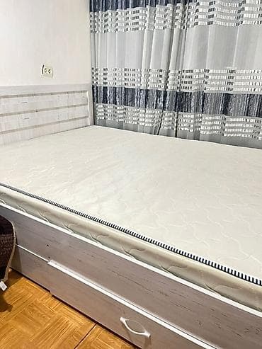 Кровать с выдвижными ящиками и матрасом - Размер спального места