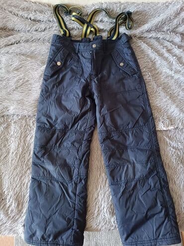 спортивное оборудование: Зимний, не промокаемый комбенизон на 8-10 лет в хорошем состоянии — 1