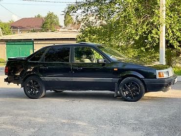 Volkswagen Passat: 1993 г., 2 л, Механика, Бензин, Седан