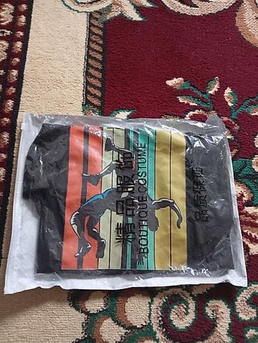 Эркектер кийими: Эркектердин футболкасы, S, Жаңы, түсү - Кара, Өзү алып кетүү — 1