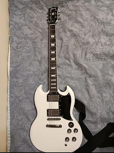 Продам gibson sg(реплика) в белом цвете.Гитара полностью отстроенна