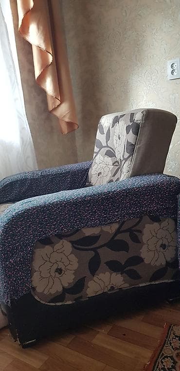 Кресла: Продаю кресло . В нормальном состоянии не скрипит. просто материал — 2