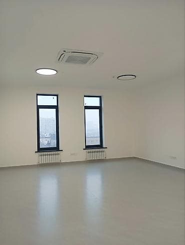 с чуй: Аренда офисов, 58 м², В бизнес центре, С оборудованием, С отдельным сан узлом, С системой безопасности — 4