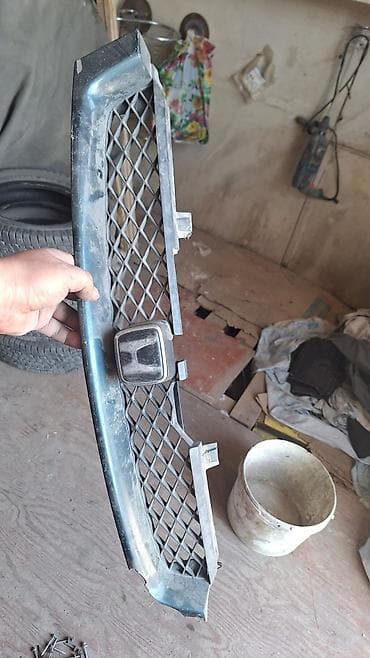 вентилятор кант: Решетка радиатора Honda 1999 г., Б/у, Оригинал — 1