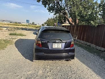 багаж 124: Honda Fit: 2010 г., Автомат, Бензин, Хэтчбэк — 3