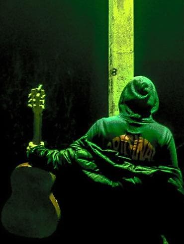 уроки гитары: Всех приветствую,меня зовут Артём, припадаю уроки гитары… Что мы — 1