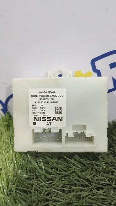 fx37: Infiniti FX37, блок управления крышкой багажника — 1