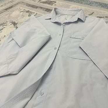 Рубашки: Женская рубашка на пуговицах, светло‑голубой цвет. - Классический — 5