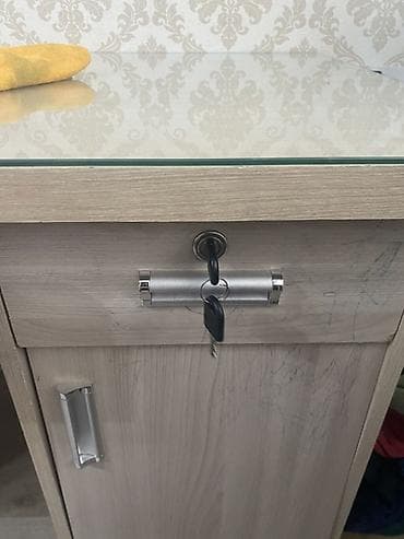 Туалетные столики: Компьютерный стол, С полками — 4