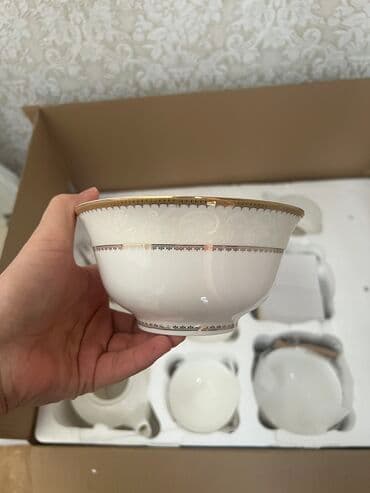 Продаю новый сервис из 105 предметов на 12 персон. Качество шикарное