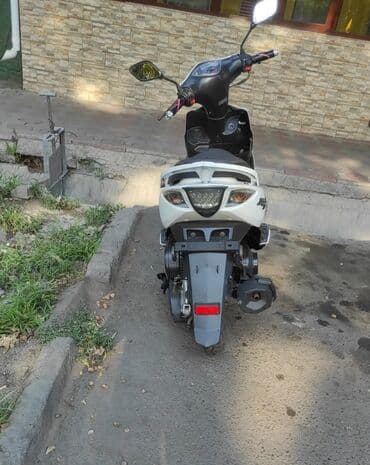 цены на мотоциклы: Макси-скутер Yamaha, 100 куб. см, Бензин, Б/у — 4