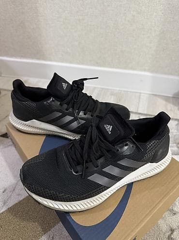Кроссовки Adidas Оригинал 
Размер 37-37,5
Очень удобные 
Подошва Boost — 2