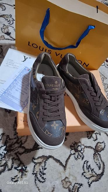 pari: Кроссовки Louis Vuitton (женские) - Легендарный монограммный принт LV — 1