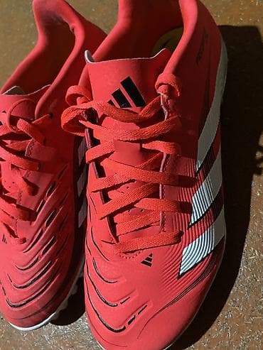 обувь для трекинга: Продам футбольные сороконожки Adidas Predator TF в ярком красном — 1