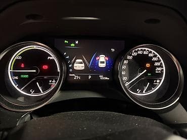 мерседес бенз а: Toyota Camry: 2018 г., Гибрид, Седан — 7