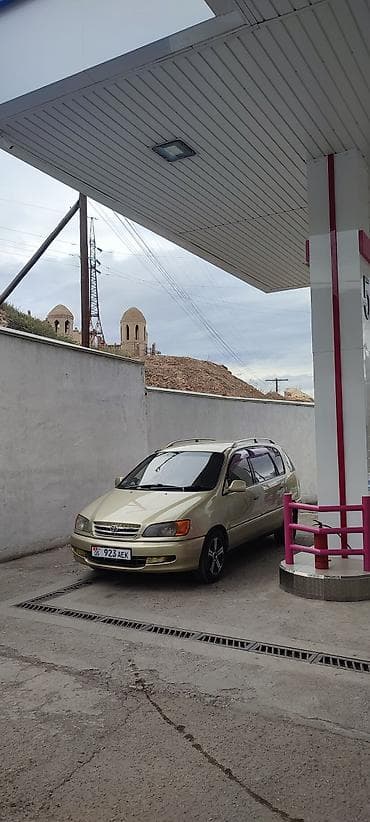 Toyota Ipsum: 2001 г., 2 л, Автомат, Бензин, Вэн/Минивэн — 2