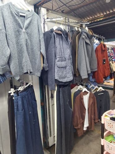 парикмахерские оборудование: Сдаю Магазин, В жилом доме, 20 м² Действующий, Частично с оборудованием, С ремонтом, Электричество — 2