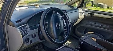 лабо 2004: Toyota Avensis Verso: 2004 г., 2.4 л, Механика, Дизель, Минивэн — 3