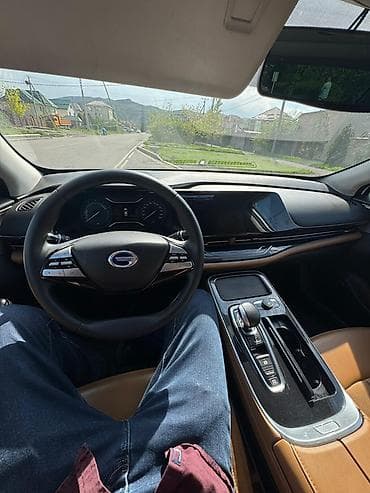 odyssey absolute: GAC Aion S (белый седан, гибрид/электрифицированная версия, шильдик — 7