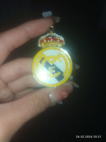 Брелоки: Брелок с эмблемой футбольного клуба Real Madrid. - Металлический — 1