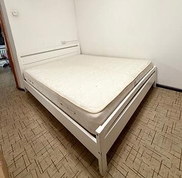 Двуспальная кровать с матрасом. Состояние отличное! Нету никаких