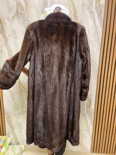 змеиная питон крокодил скат страус: Норковая шуба классического фасона, цвет — насыщенный темно-коричневый — 1