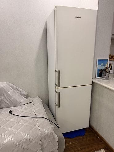 Холодильник Hisense, Б/у, Двухкамерный, 183 *