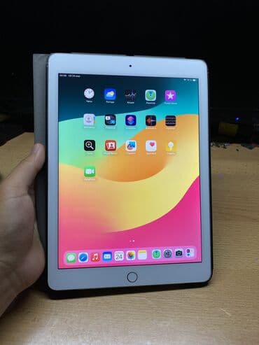 Планшет, Apple, память 128 ГБ, 9" - 10", Wi-Fi, Б/у, Детский цвет - Серебристый at lalafo.kg Планшет, Apple, память 128 ГБ, 9" - 10", Wi-Fi, Б/у, Детский цвет - Серебристый