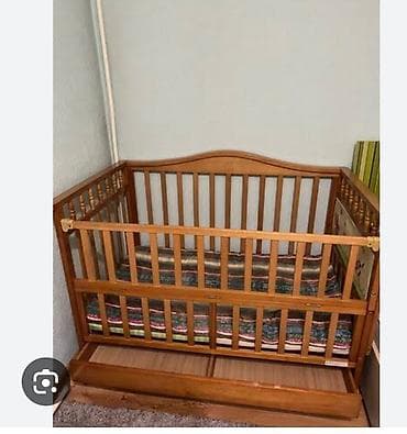 Балдар дүйнөсү: Детская кроватка из массива дерева с классическими вертикальными — 1