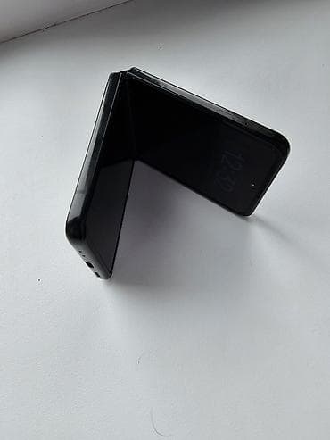 epson 270: Samsung Z Flip, Б/у, 256 ГБ, цвет - Черный — 4