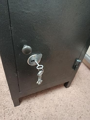 куплю оружейный сейф: Продаются обычный металический сейф. размеры от 50см до 75 см высотой — 6