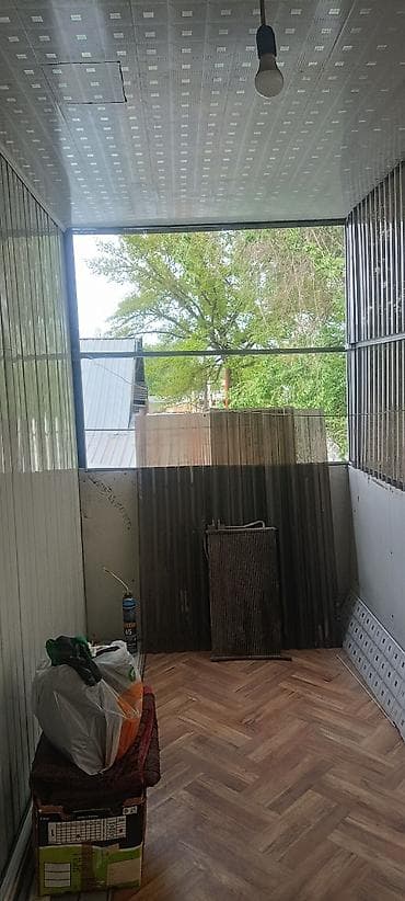 комната продаю: Сдаётся комната/небольшое жилое помещение с базовым оснащением. - — 4