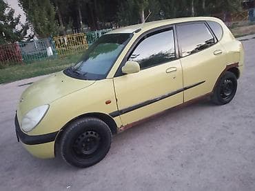 Транспорт: Daihatsu Sirion: 1999 г., 1 л, Механика, Хэтчбэк — 5