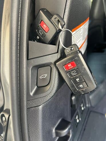 набор ключей для автомобиля в чемодане: Toyota Sequoia: 2020 г., 5.7 л, Типтроник, Бензиновая, Внедорожник — 11