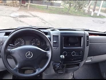 порог степ: Легкий грузовик, Mercedes-Benz — 9