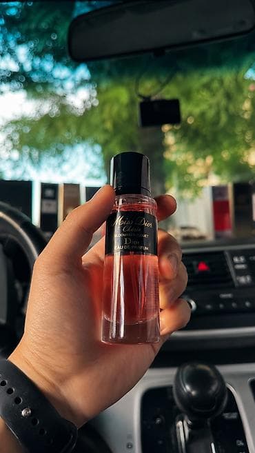 туалетна вода: Парфюмерия 50 мл (1.7 fl. oz.) — оригинальные названия и формат на — 1