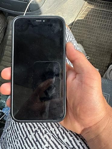 Черный смартфон iPhone 11 с двойной камерой внимание!!! Екран не at lalafo.kg Черный смартфон iPhone 11 с двойной камерой внимание!!! Екран не