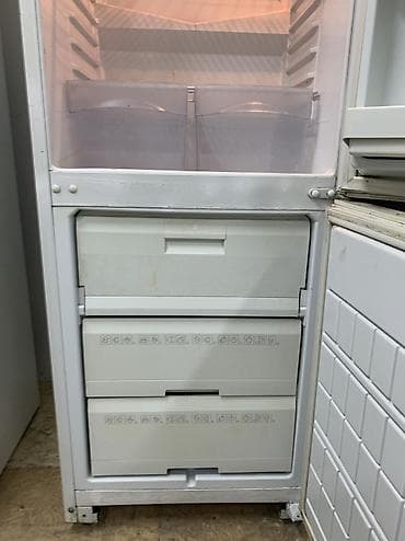 урна для пластиковых бутылок: Холодильник Atlant, Б/у, Двухкамерный, 60 * 175 * 60 — 4