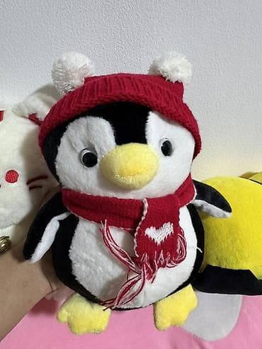 Мягкая игрушка — пингвин в зимнем комплекте Идеален для подарка. - — 3