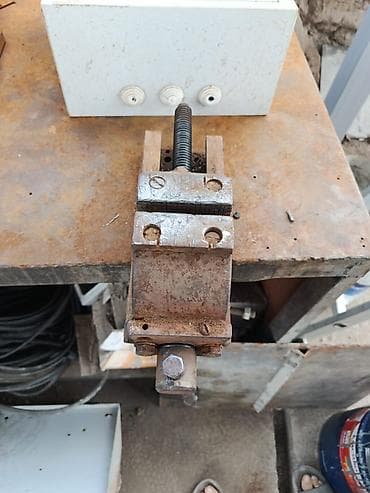 тисо: Слесарные тиски поворотные, массивные. - Материал: литая — 2